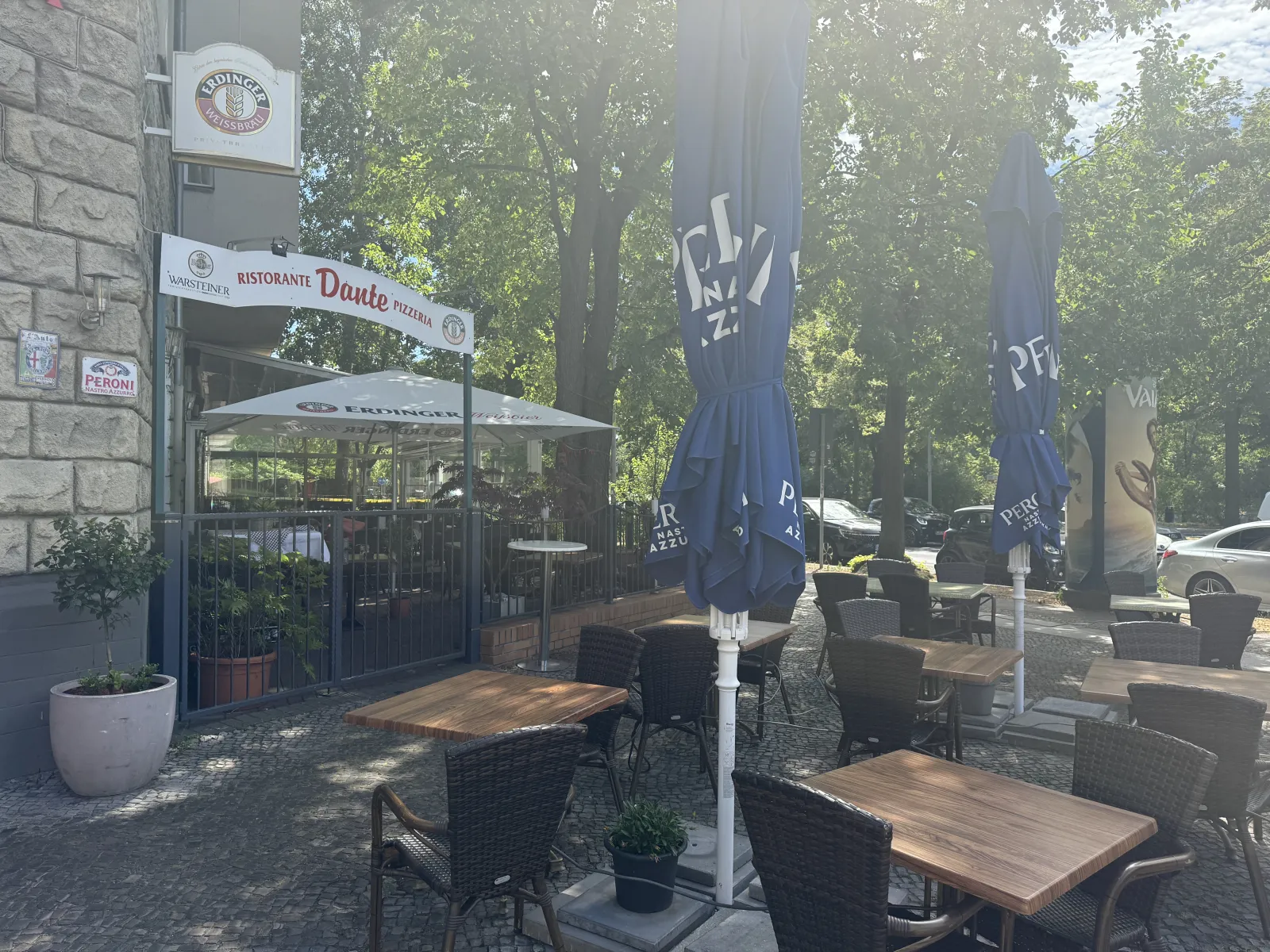 Eingang und Terrasse am Tegeler Weg